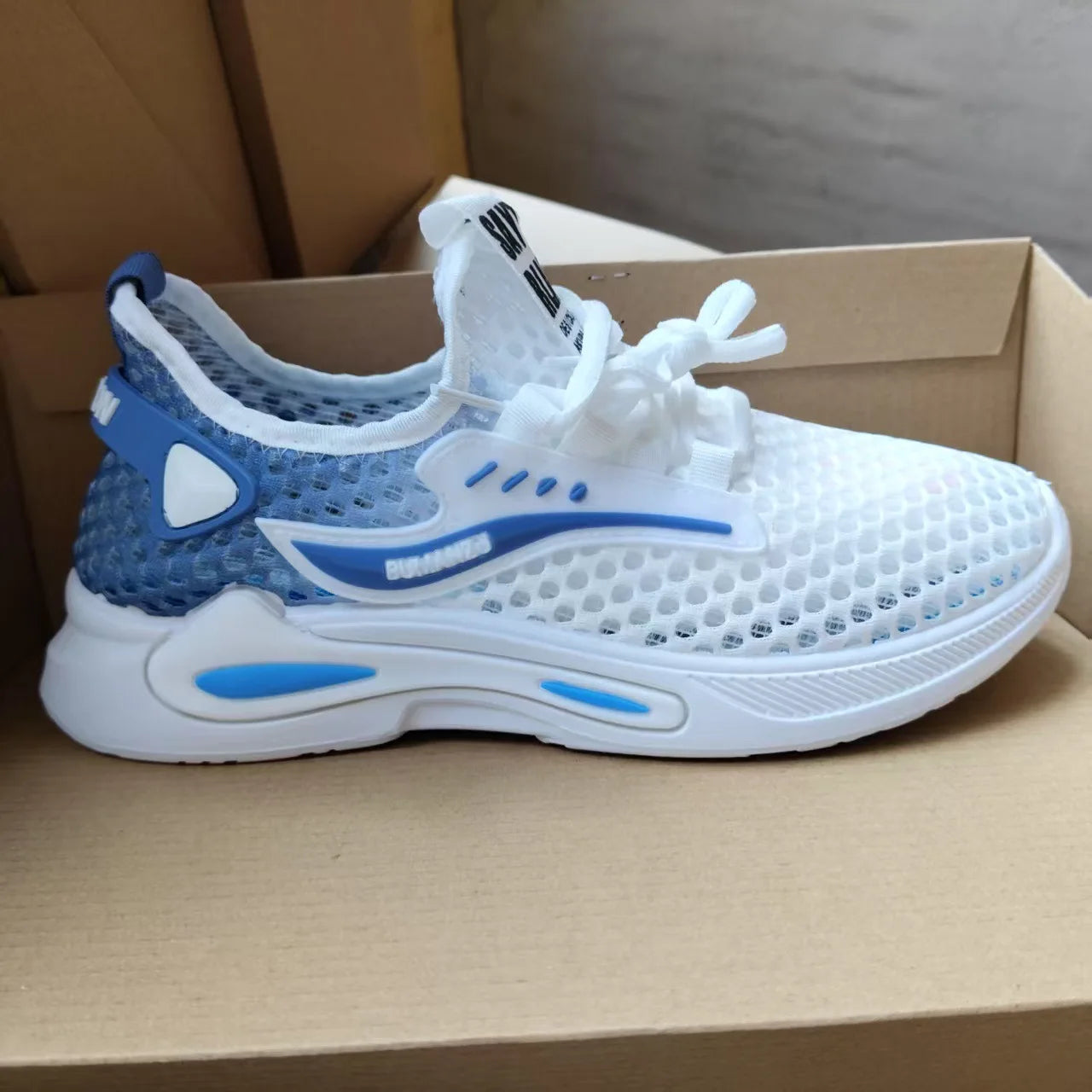 Hollow men's shoes with mesh, summer thin, breathable and comfortable sports casual shoes and running shoes