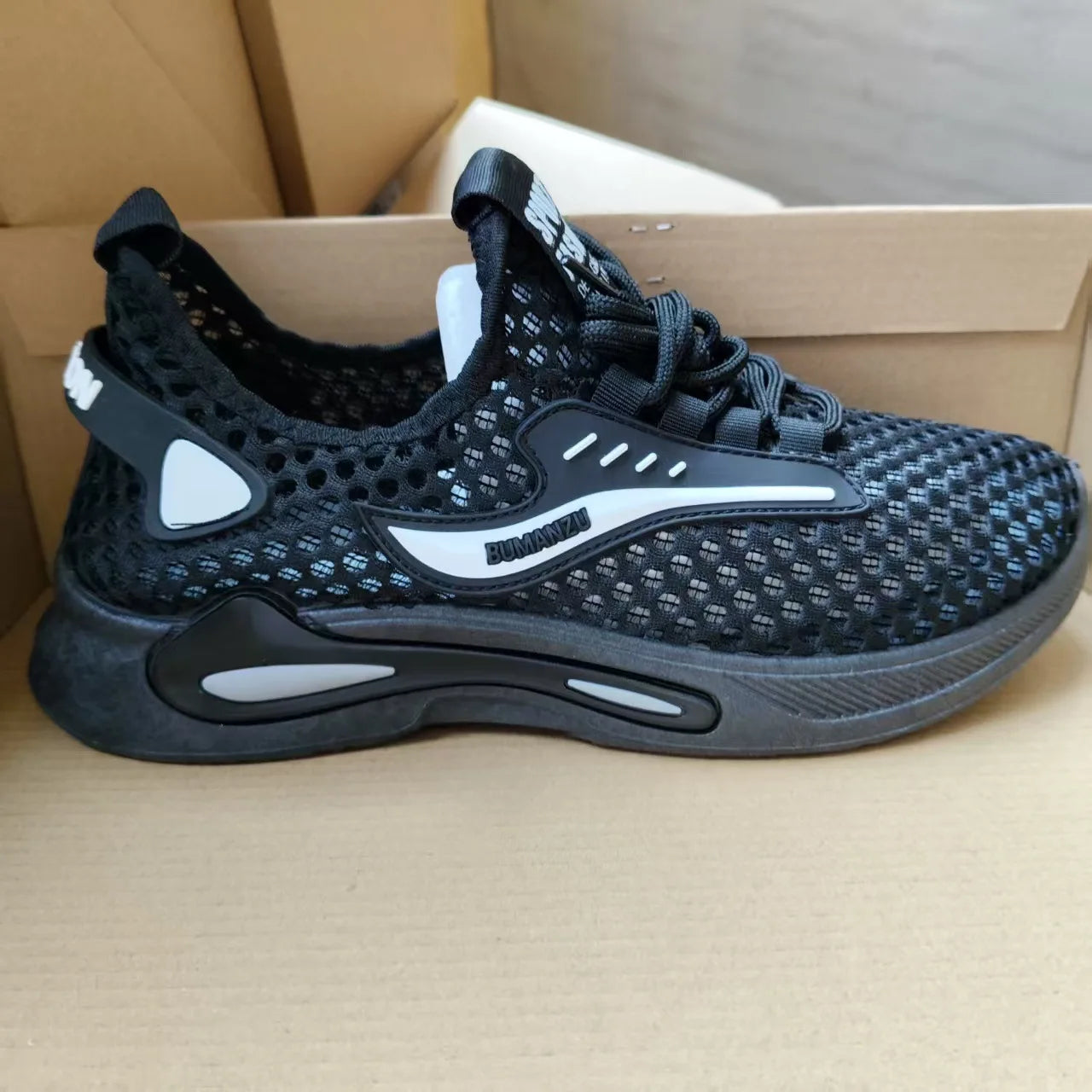 Hollow men's shoes with mesh, summer thin, breathable and comfortable sports casual shoes and running shoes