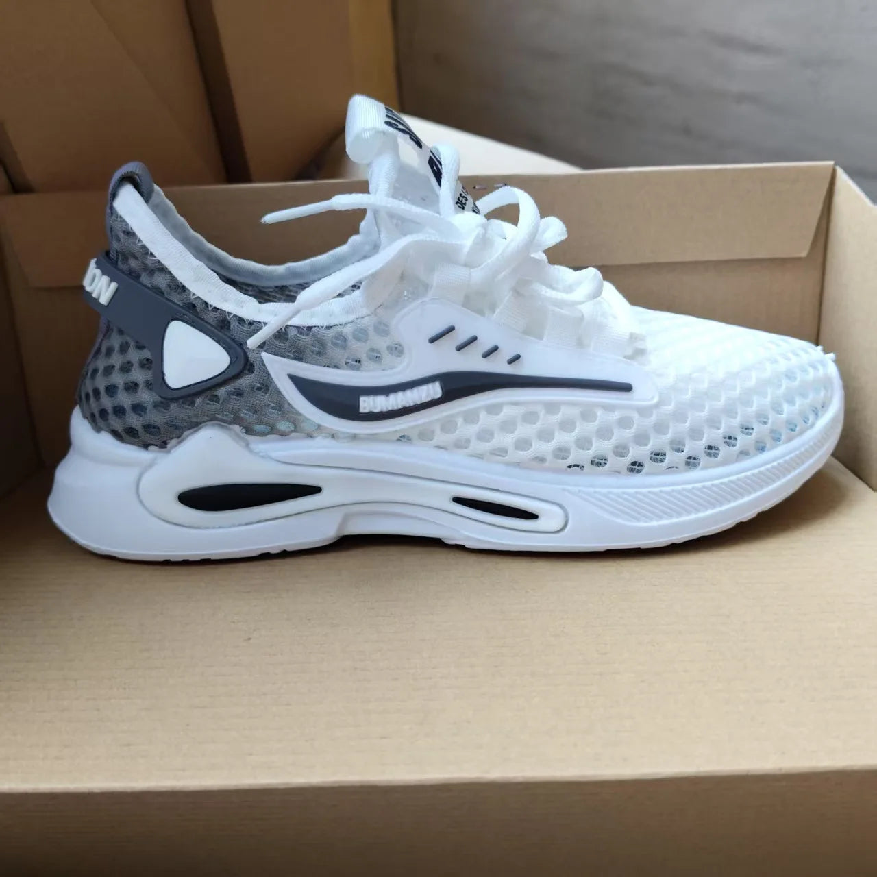 Hollow men's shoes with mesh, summer thin, breathable and comfortable sports casual shoes and running shoes